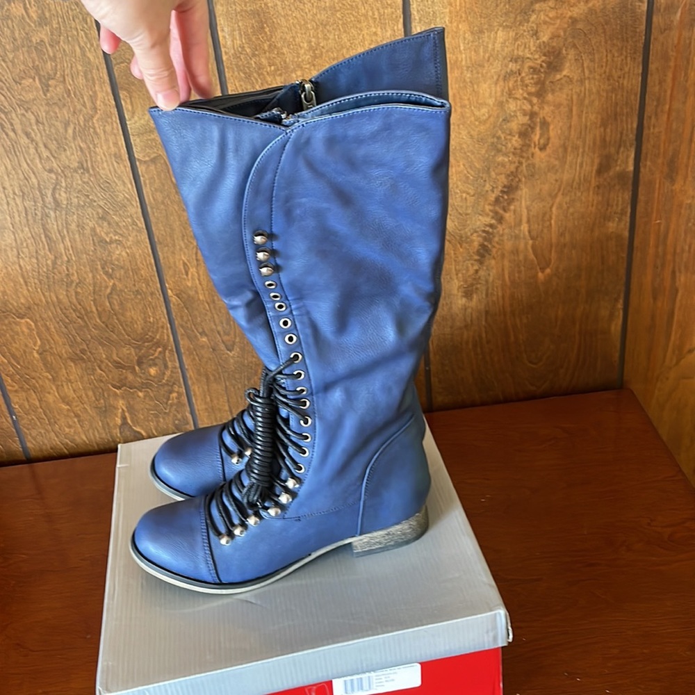 New never worn- Breckelle’s Blue Combat Lace-Up boots with zipper